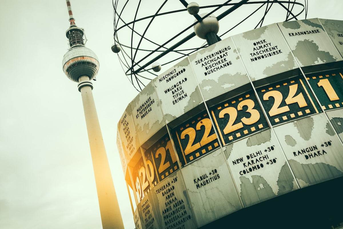 Im Laufe der (Welt-) Zeituhr - TRVL LOVR Online Shop